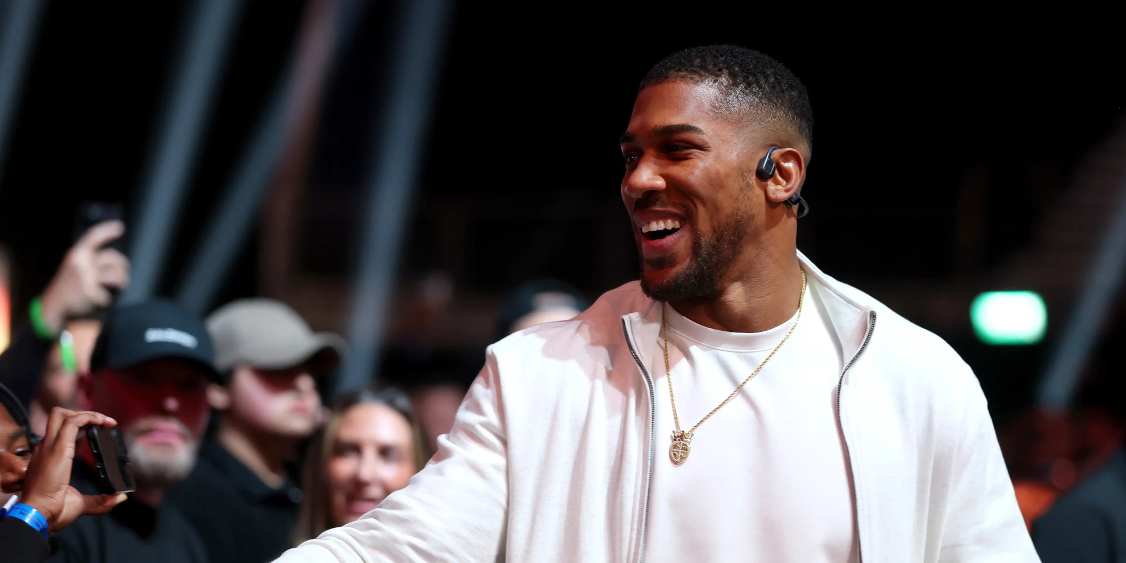 Joshua gets 'unbelievable lift' training with old rival Usyk - promoter