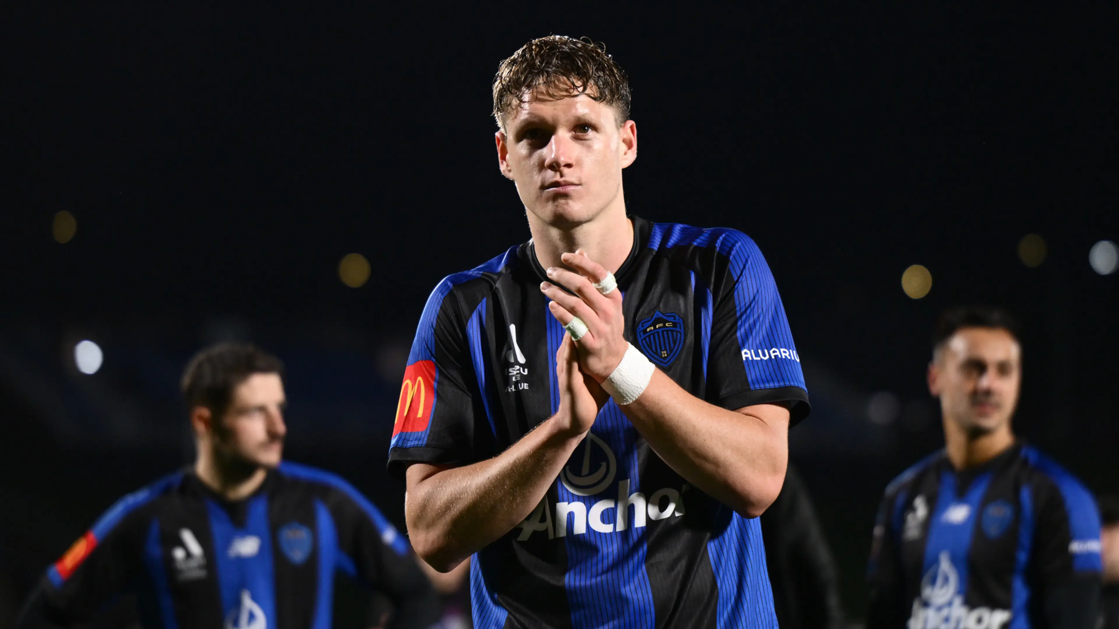 New Zealand defender Pijnaker a doubt for World Cup after shoulder blow