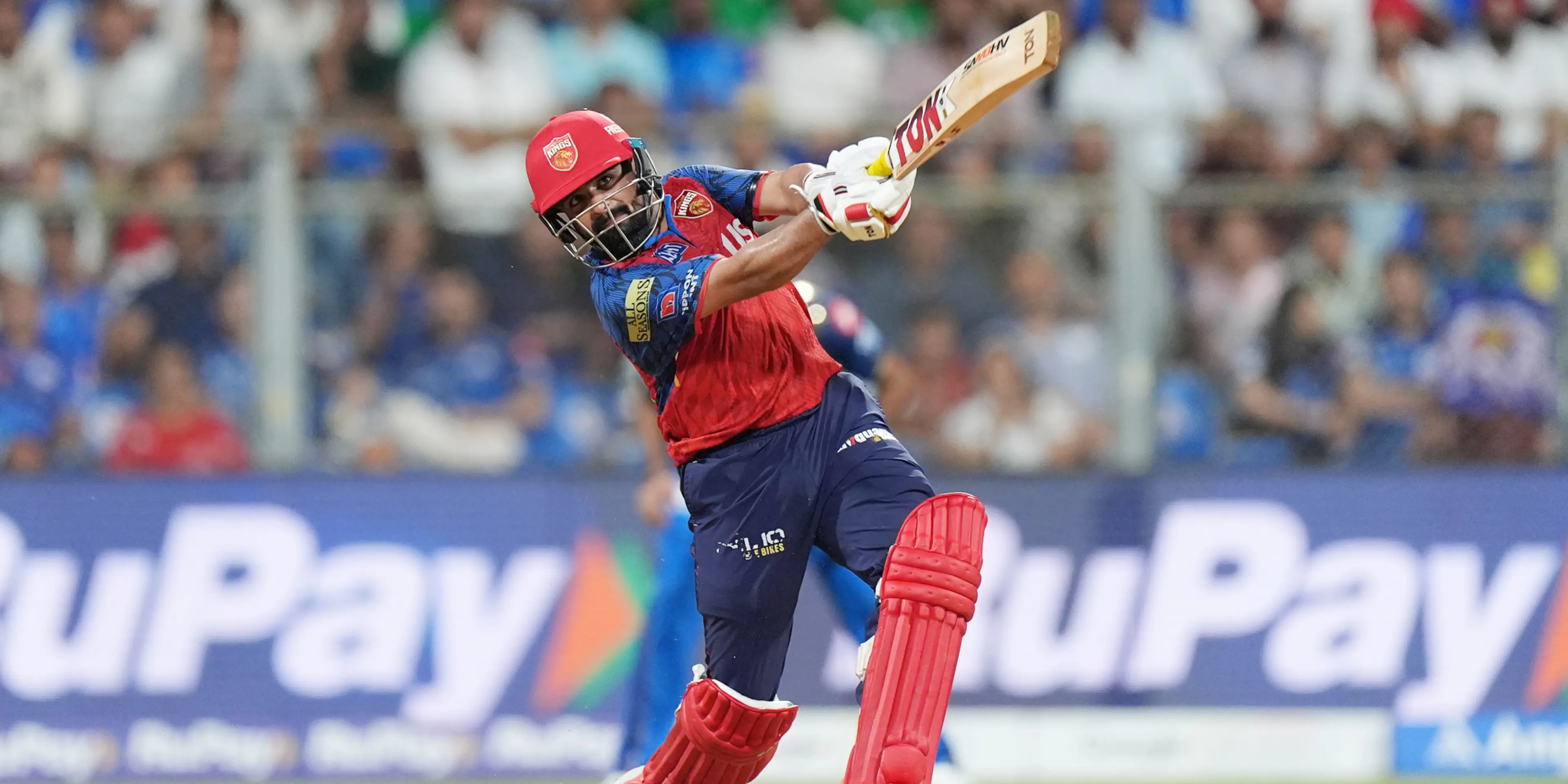 De Kock ton in vain as Kings reign supreme
