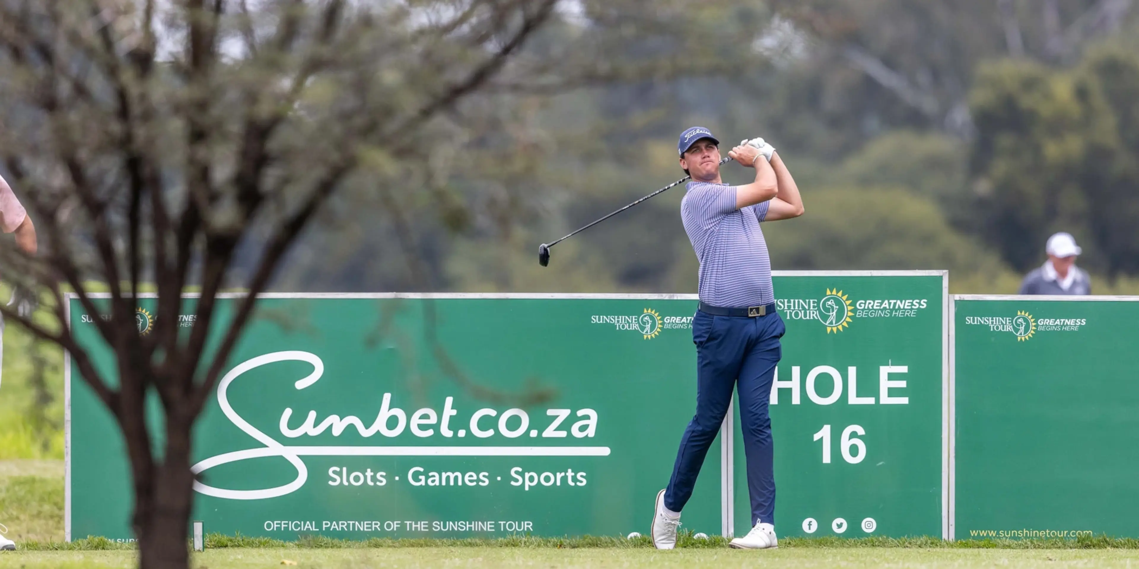 Simpson sizzles with 62 to lead Mediclinic Invitational