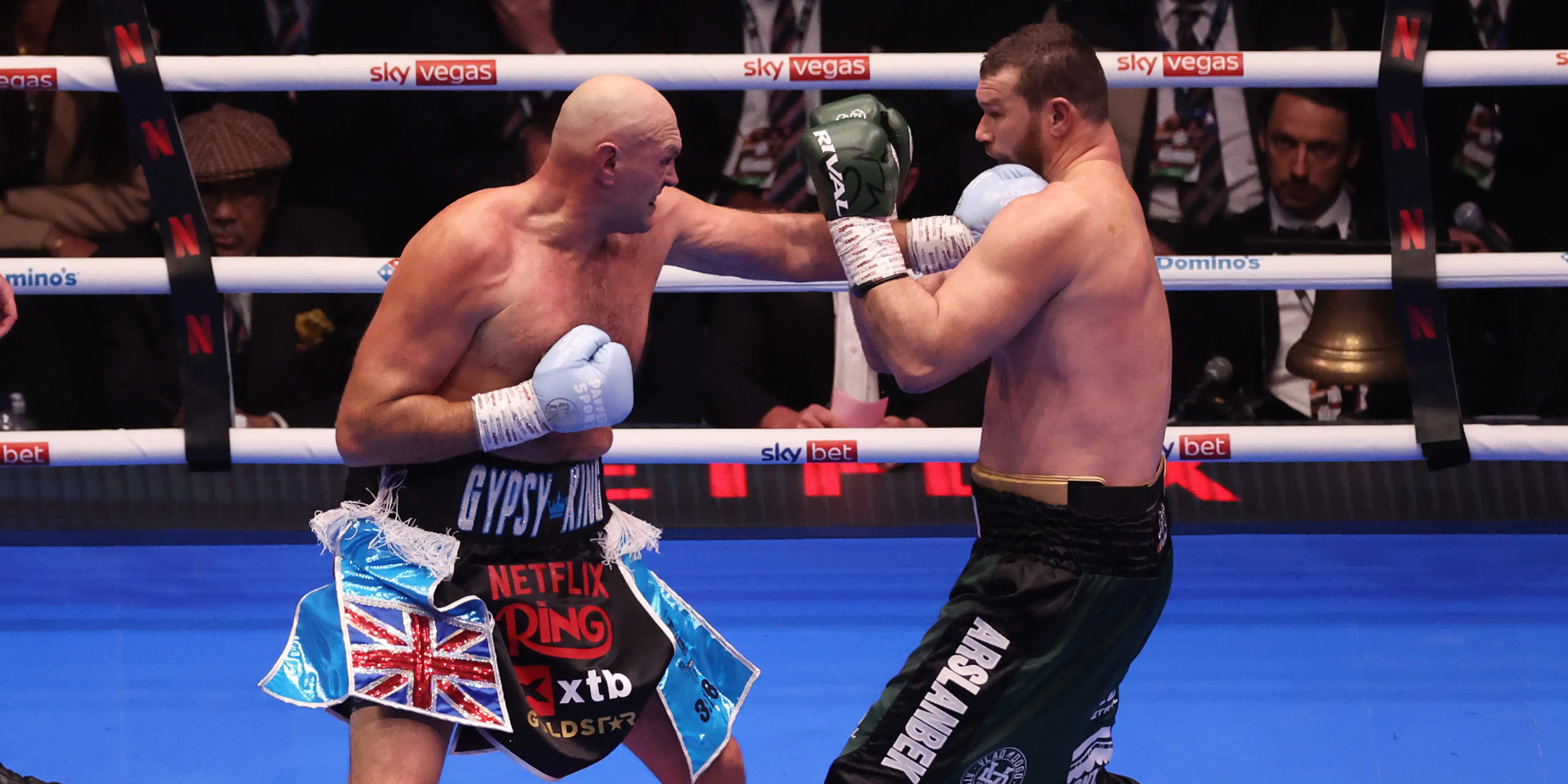 Former heavyweight king Fury outpoints Makhmudov, calls out Joshua